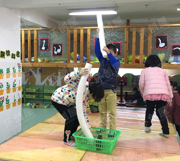 幼儿园建构区纸杯叠叠高图片