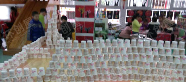 幼儿园建构区纸杯叠叠高图片
