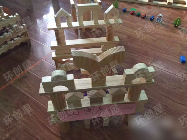 幼儿园建构区搭建图片