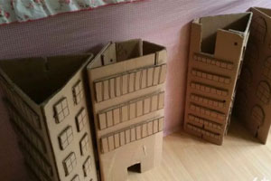 幼儿园建构区用纸箱做的连体大厦图片2张