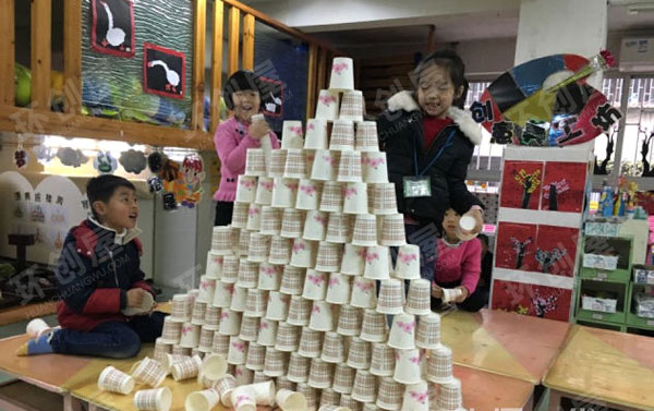 幼儿园建构区纸杯叠叠高图片