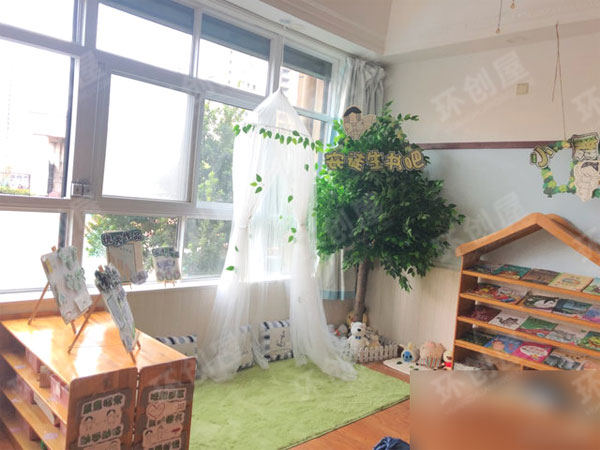幼儿园绿色系阅读区图片
