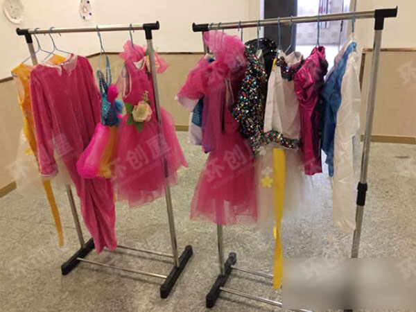 幼儿园表演区废物利用自制音乐玩教具图片