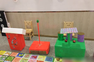 幼儿园表演区废物利用自制音乐玩教具图片7张
