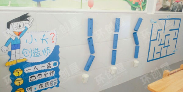 幼儿园哆啦A梦伴我同行走廊门窗环创图片