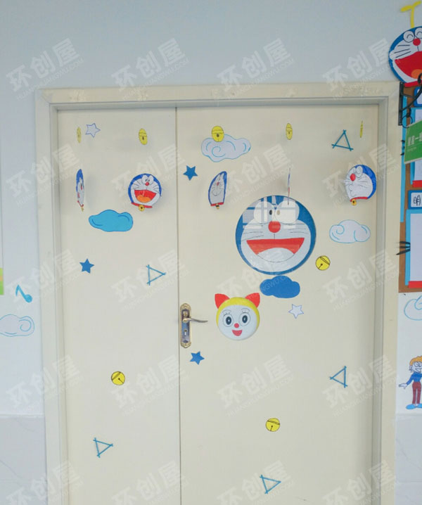 幼儿园哆啦A梦伴我同行走廊门窗环创图片