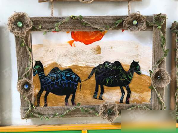 幼儿园儿童画装饰画框作品展示图片