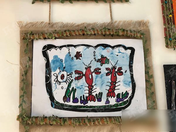 幼儿园儿童画装饰画框作品展示图片