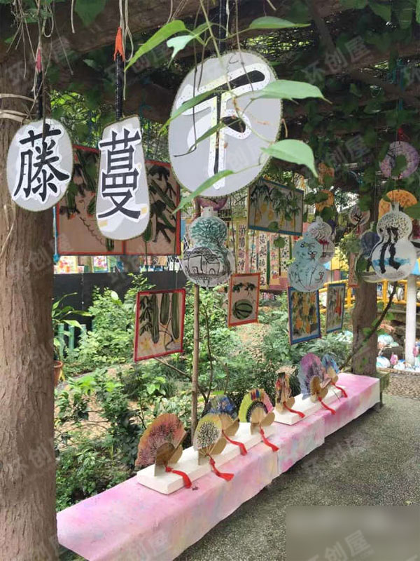 幼儿园户外环创画展图片