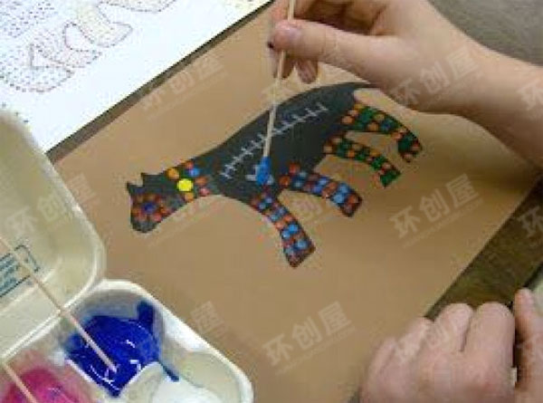幼儿园美工区棉签点涂画图片