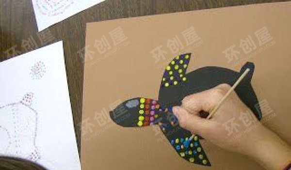 幼儿园美工区棉签点涂画图片
