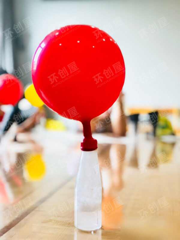 幼儿园科学区小实验瓶子吹气球图片