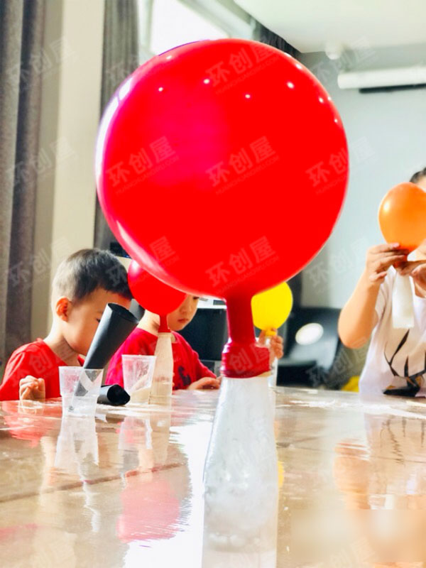 幼儿园科学区小实验瓶子吹气球图片