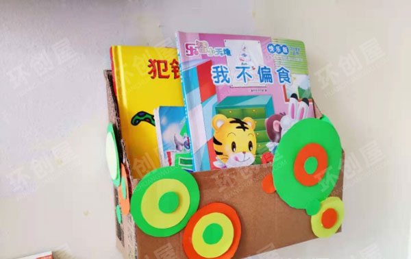 幼儿园图书区书架图片