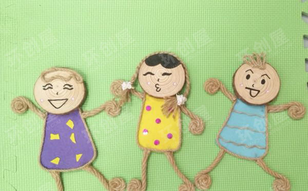 幼儿园美工区木片娃娃图片