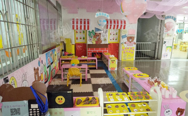 幼儿园角色区布朗熊餐吧图片