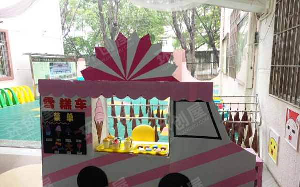 幼儿园角色区布朗熊餐吧图片
