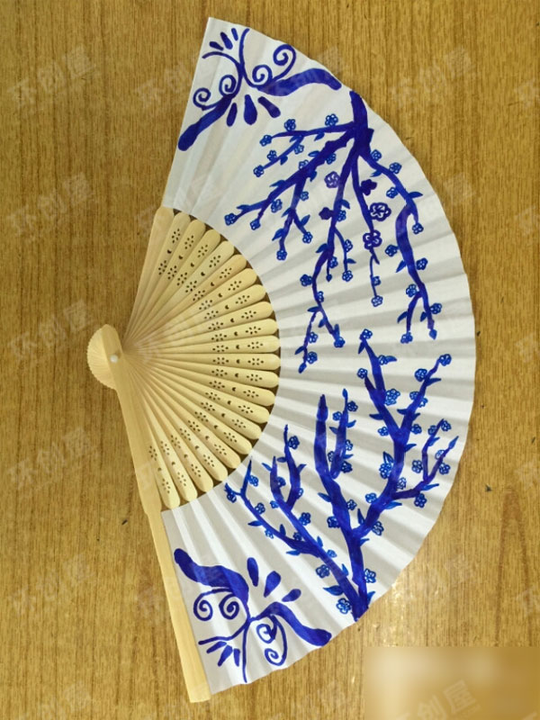 幼儿园青花瓷扇子画作品展示图片
