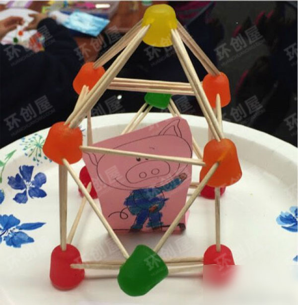 幼儿园建构三只小猪建房子图片