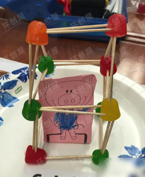 幼儿园建构三只小猪建房子图片