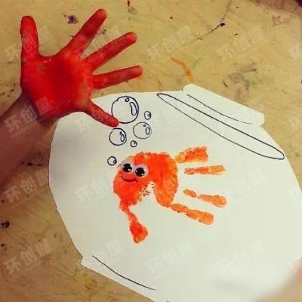 幼儿园美工区创意手足画图片