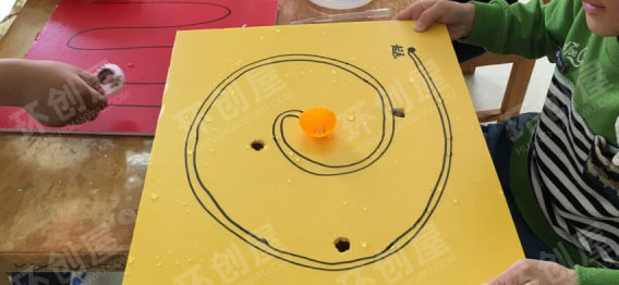 幼儿园科学区乒乓球旋转游戏图片