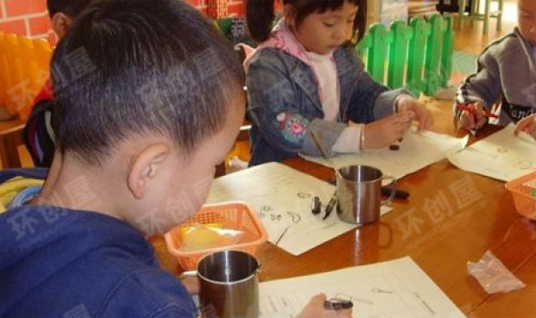 幼儿园科学区神奇的磁铁图片
