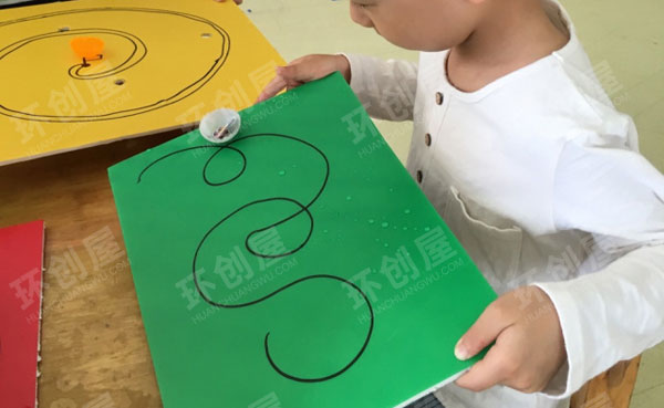 幼儿园科学区乒乓球旋转游戏图片