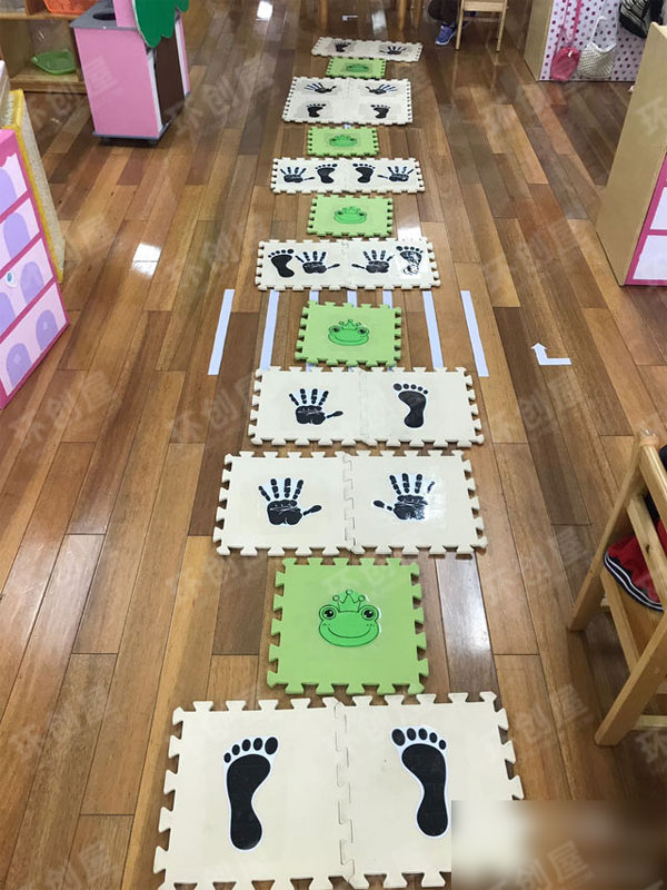 幼儿园综合环创巧用地垫子图片