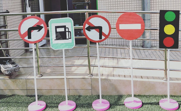 幼儿园交通标识户外环创图片