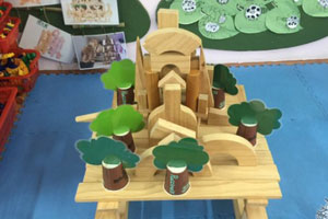 幼儿园建构区纸杯搭建图片6张