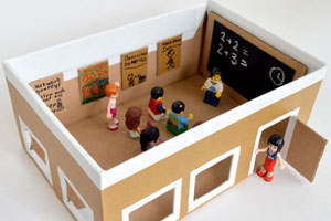 幼儿园建构区废物利用迷你教室图片6张