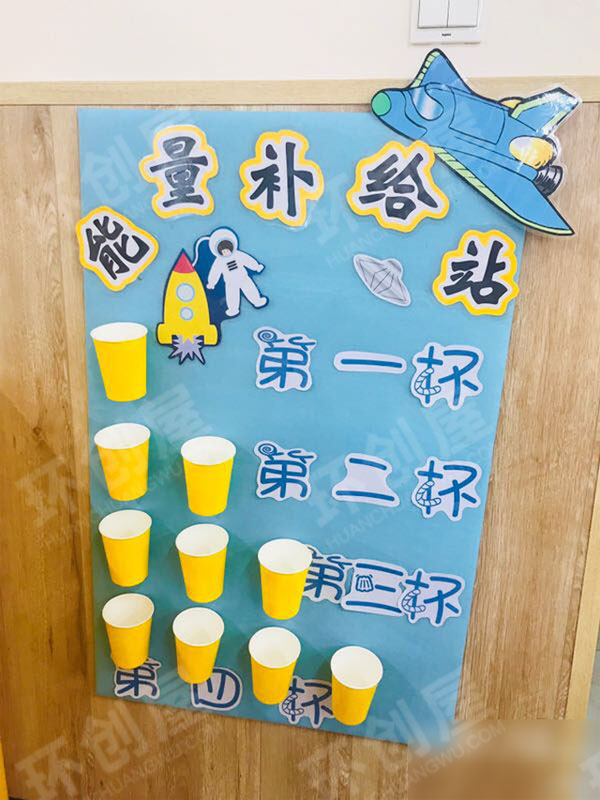 幼儿园生活区气象墙遨游星空主题图片