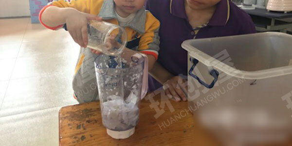 幼儿园科学区造纸术图片