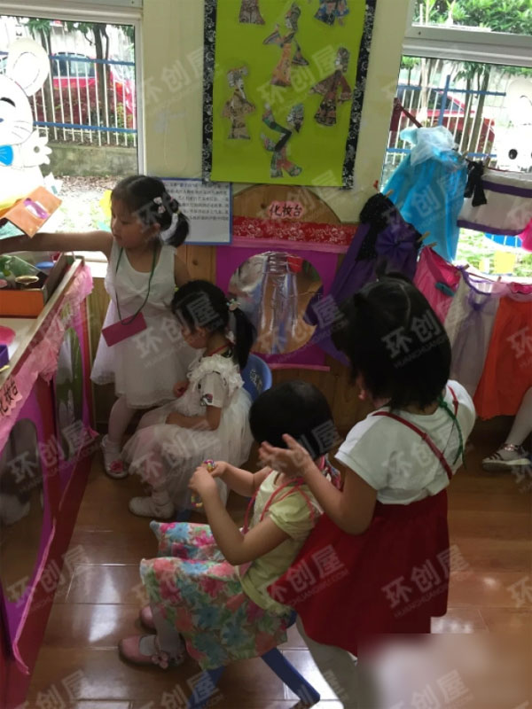 幼儿园表演区化妆台图片