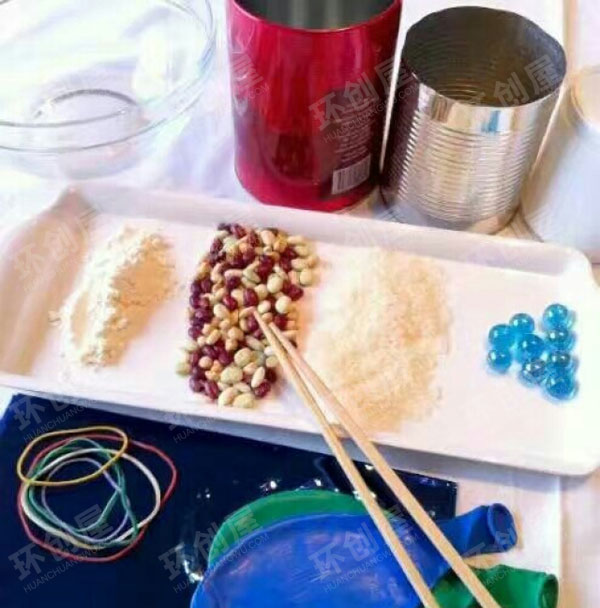 幼儿园废物利用自制乐器表演区图片