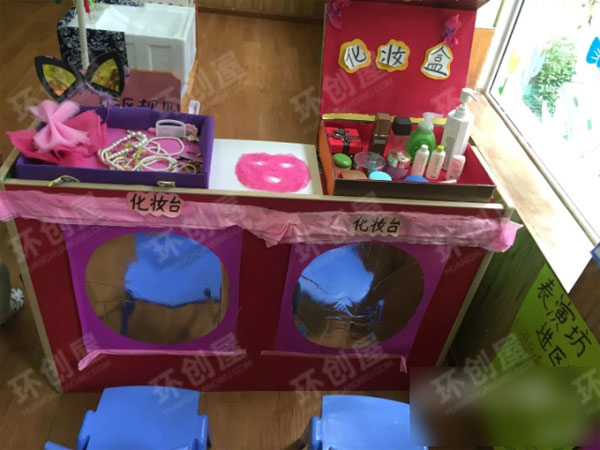幼儿园表演区化妆台图片