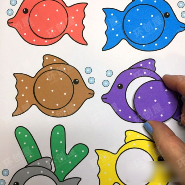 幼儿园益智区海底世界主题认识颜色图片