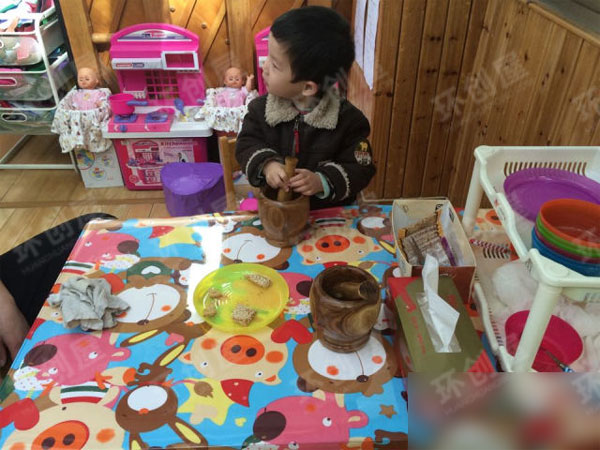 幼儿园综合区区域游戏图片