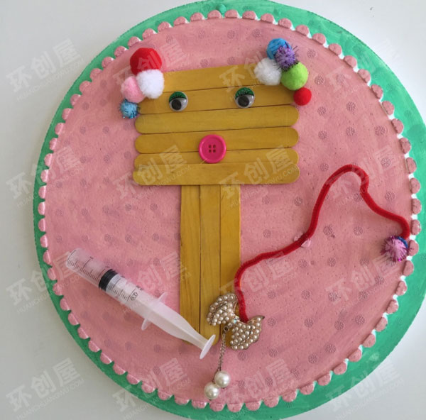 幼儿园利用废物布置走廊图片