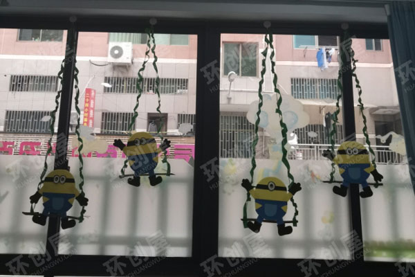幼儿园小黄人主题门窗环创图片