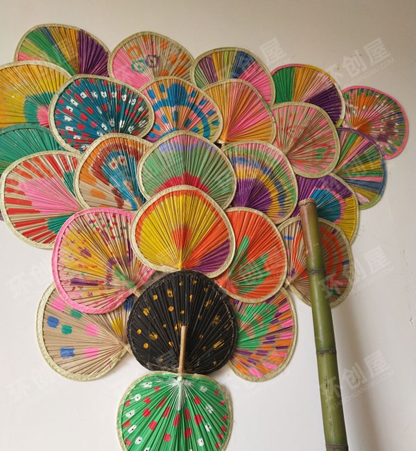 幼儿园很有特色的大厅展示板块图片