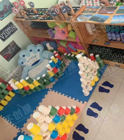 幼儿园建构区环创纸杯作品图片