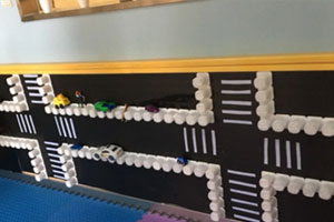 幼儿园墙壁马路建构区环创图片