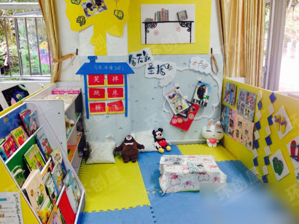 幼儿园阅读区阅读一角图片
