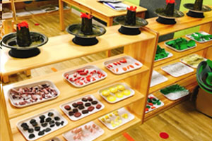 幼儿园角色区特色火锅店图片3张