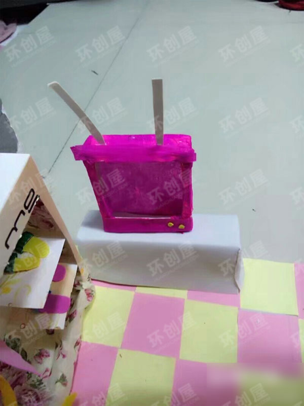 幼儿园小小生活区废物利用环创图片