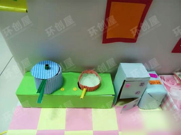 幼儿园小小生活区废物利用环创图片