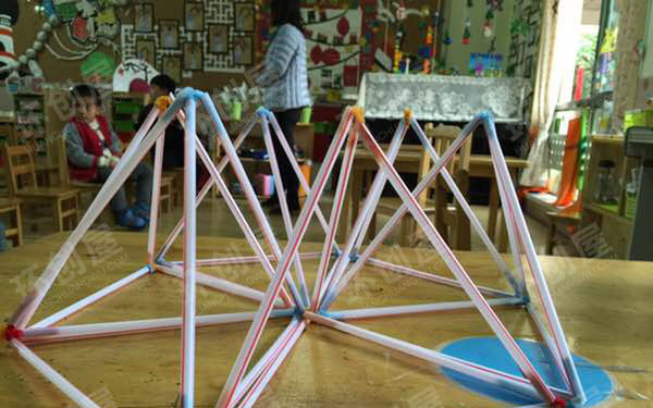 幼儿园科学区我是小小建筑师图片