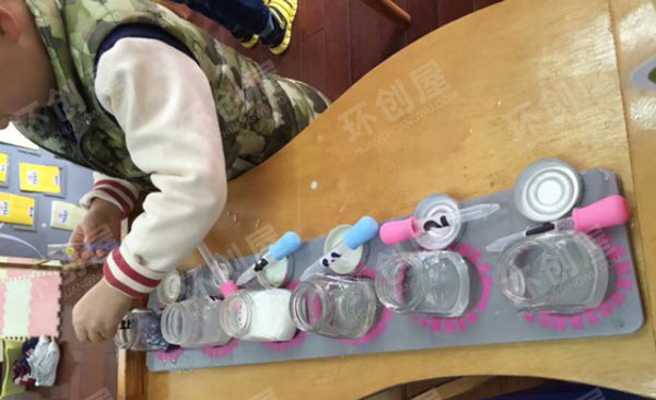 幼儿园科学区废物利用科学实验图片